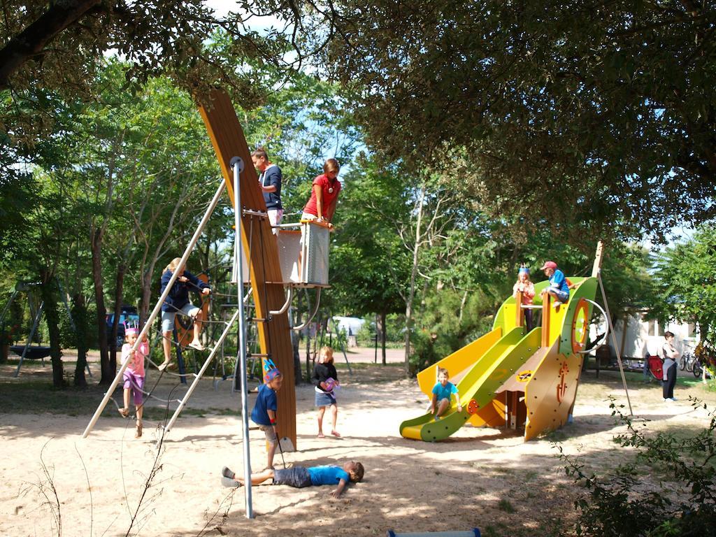 Camping La Brande Le Château-dʼOléron Exteriér fotografie